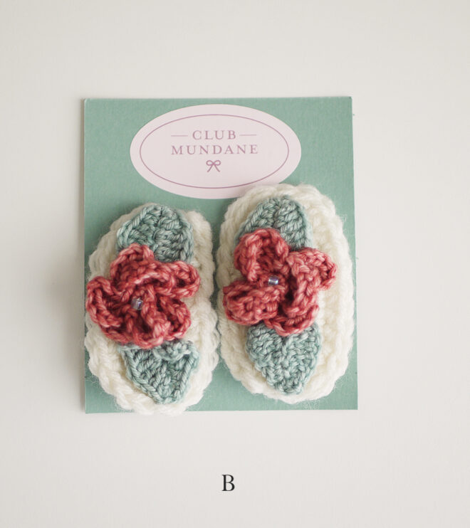 Club Mundane Crocheted Hair Clips (B) - Red Flower
